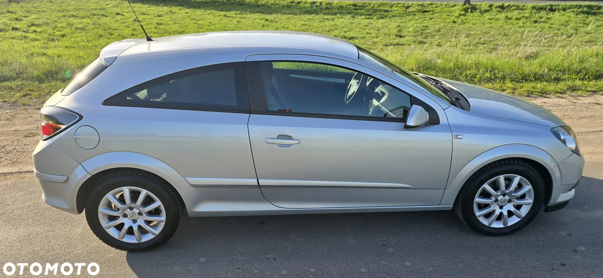 Opel Astra III GTC 1.6 Cosmo - 7
