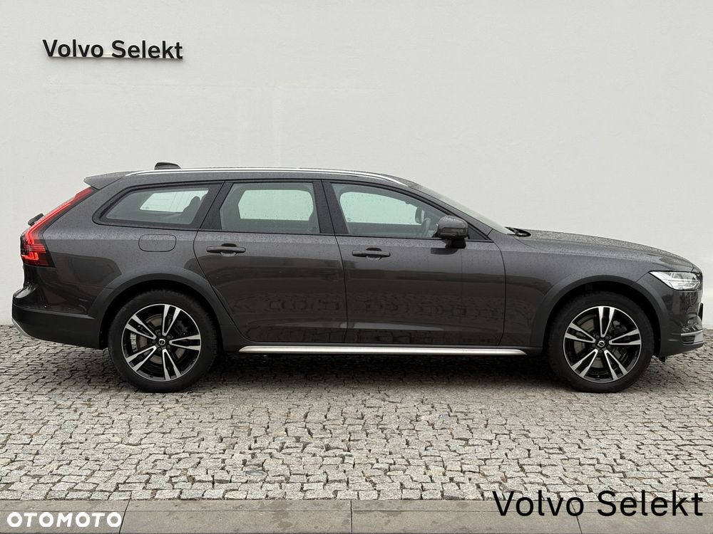 Volvo V90 Cross Country - 5