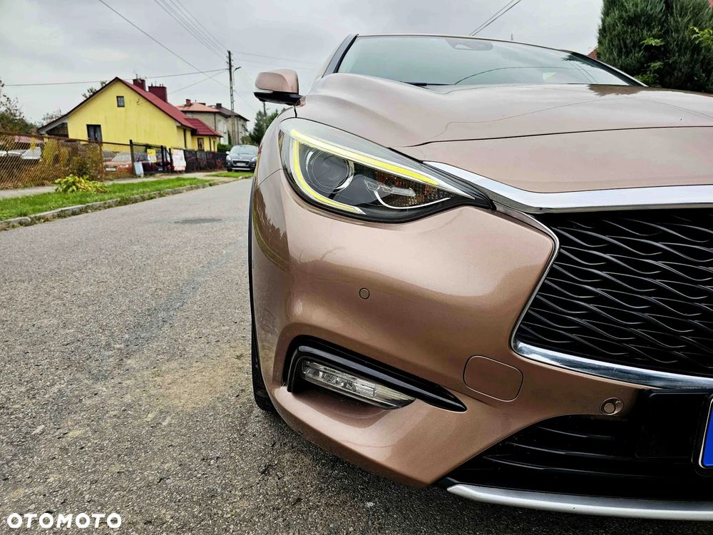 Infiniti Q30 1.6t Premium - 10