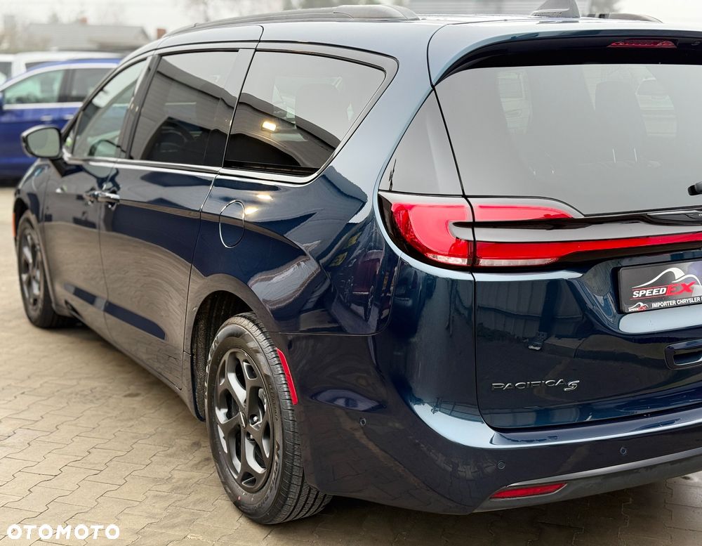 Chrysler Pacifica - 10