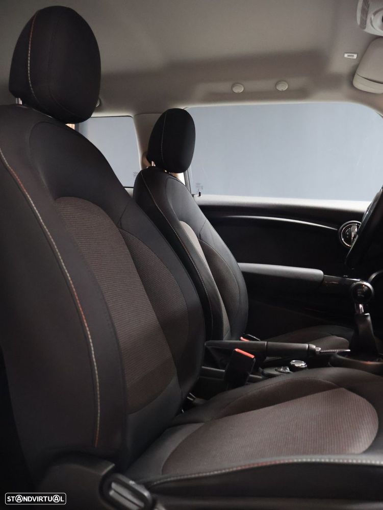 MINI 3 Portas Cooper Essential - 8