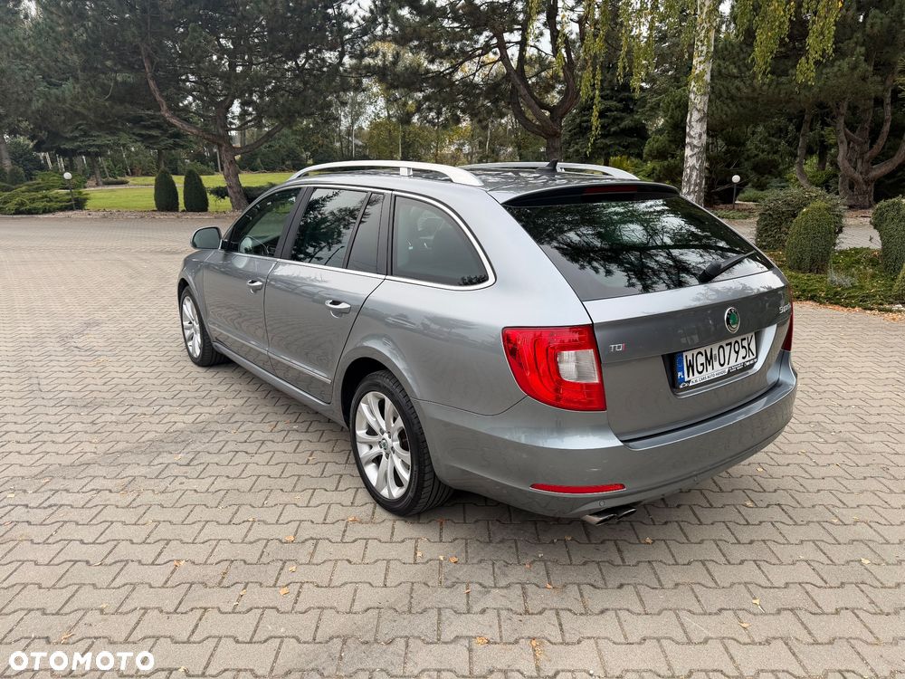 Skoda Superb 2012 photo 5