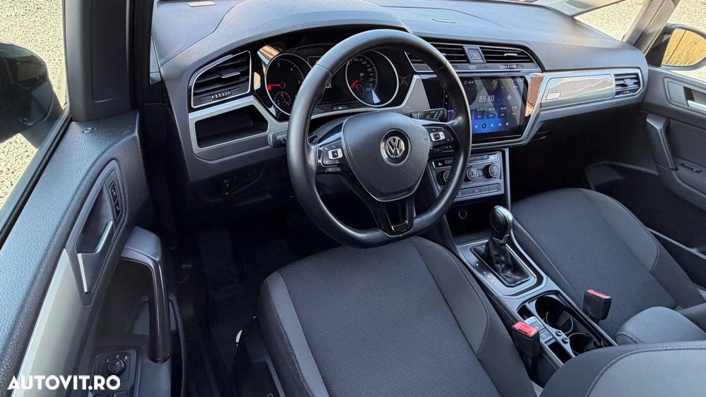Volkswagen Touran - 14
