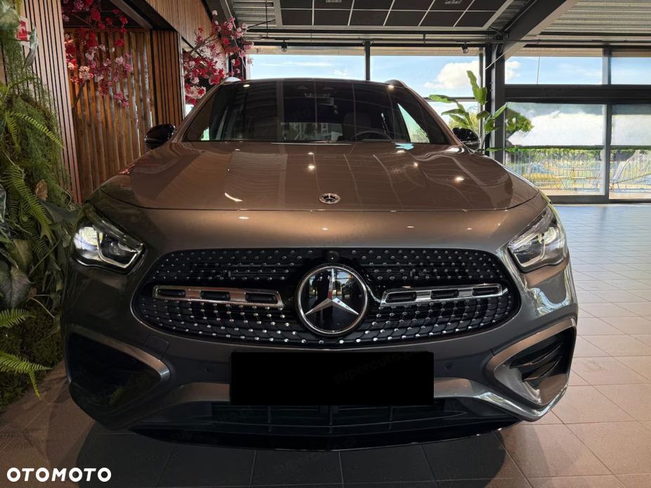 Mercedes-Benz GLA - 2