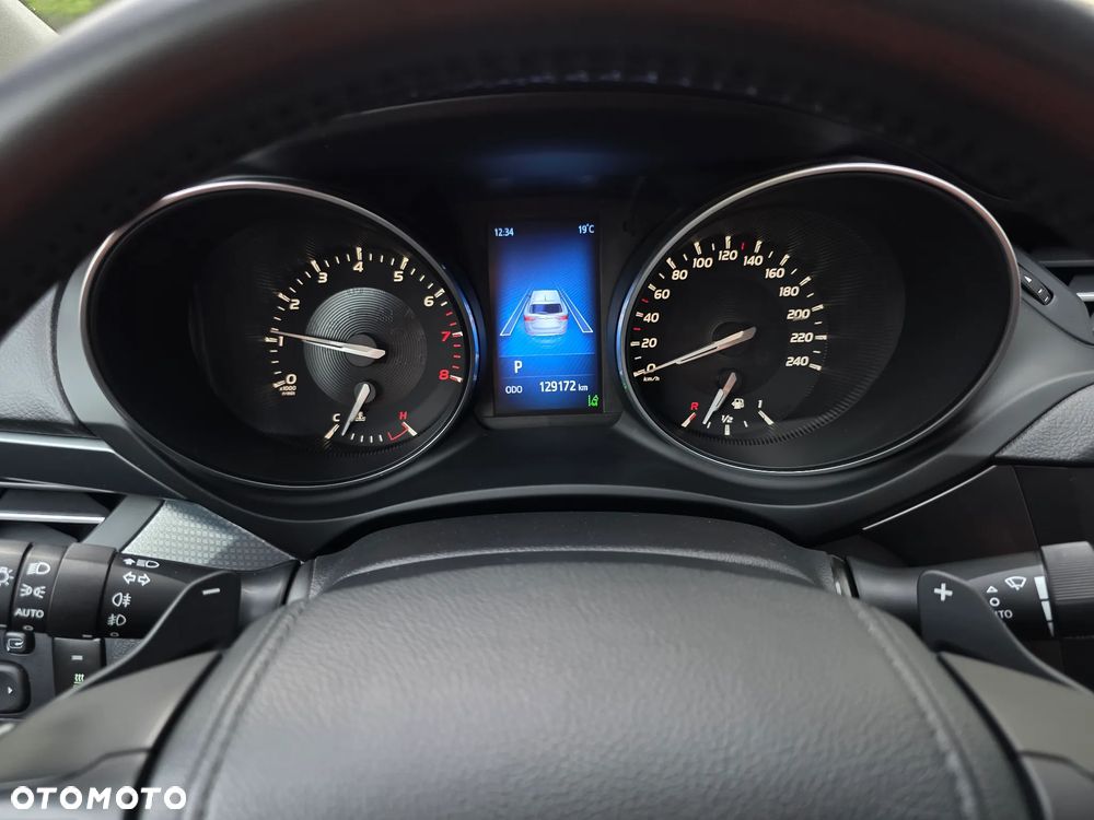 Toyota Avensis - 31