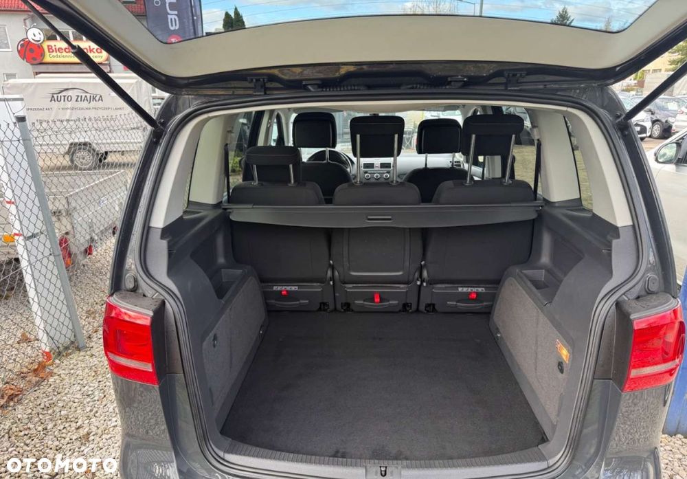 Volkswagen Touran - 29