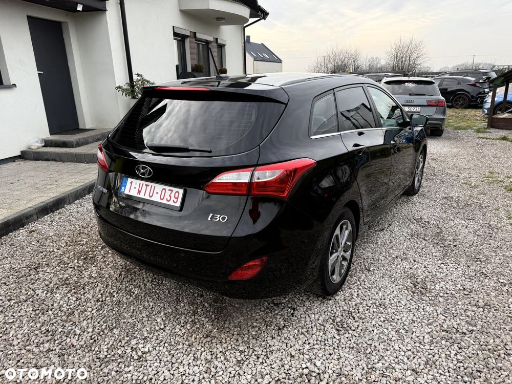 Hyundai i30 blue Kombi 1.6 GDi Passion - 12