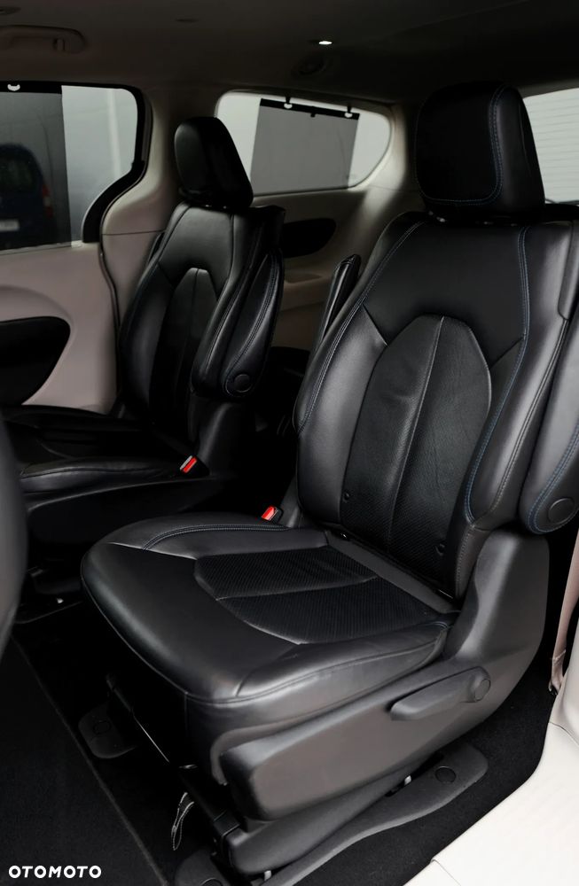 Chrysler Pacifica - 26