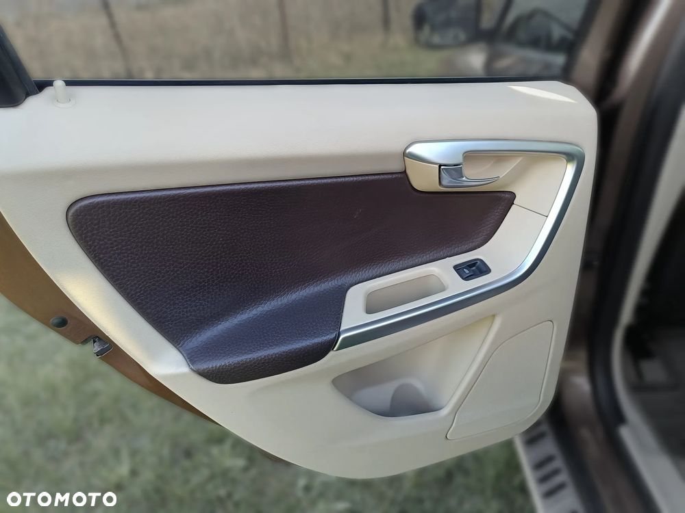 Volvo XC 60 DRIVe R Design - 24