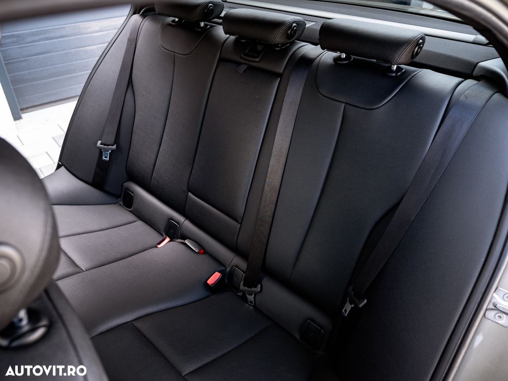 BMW Seria 3 330e iPerformance Sport Line - 39