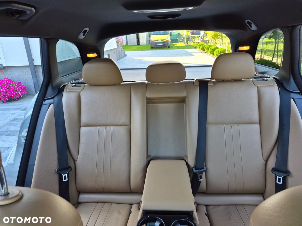 Mercedes-Benz Klasa C 300 CDI BlueEff 4-Matic Avantgarde - 31