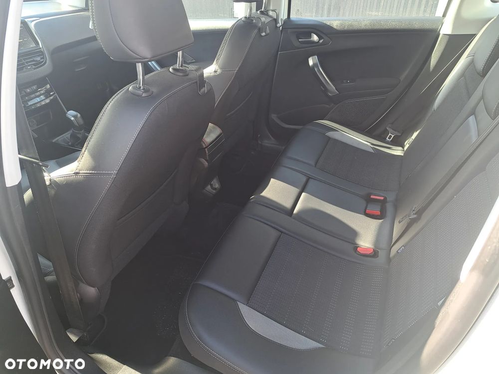 Peugeot 2008 BlueHDi 100 STOP & START Allure - 12