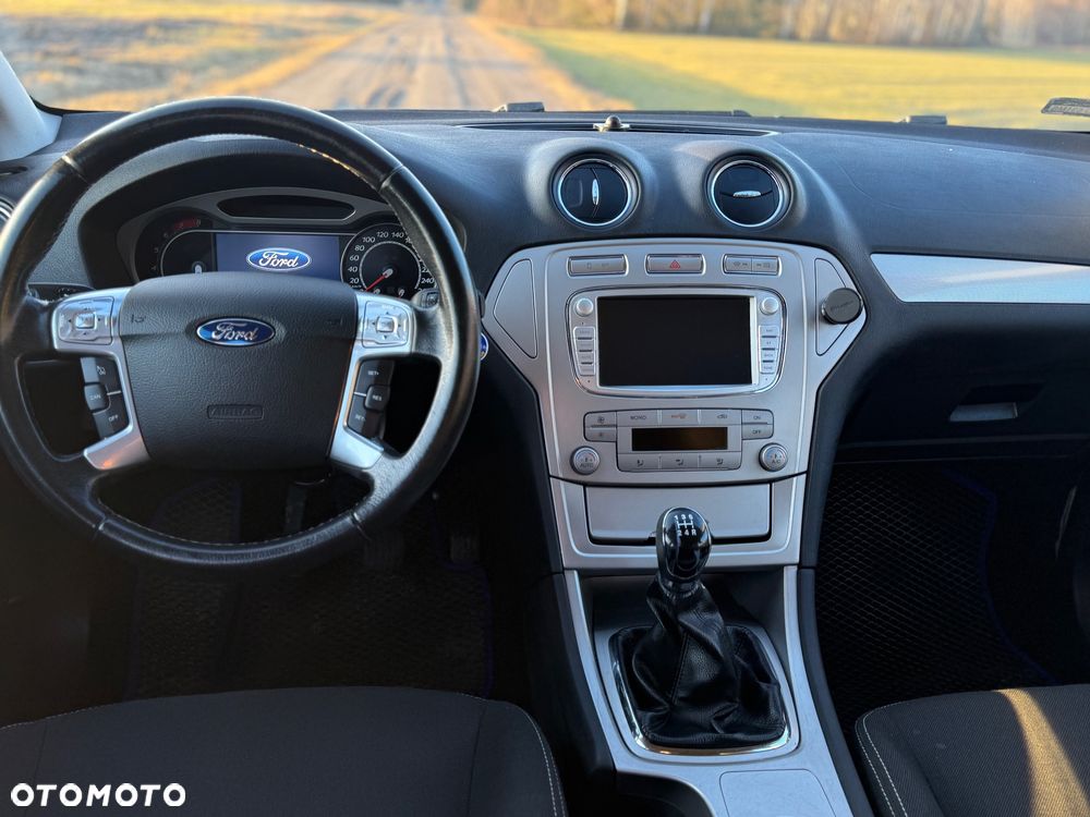 Ford Mondeo 2.0 Ghia - 5