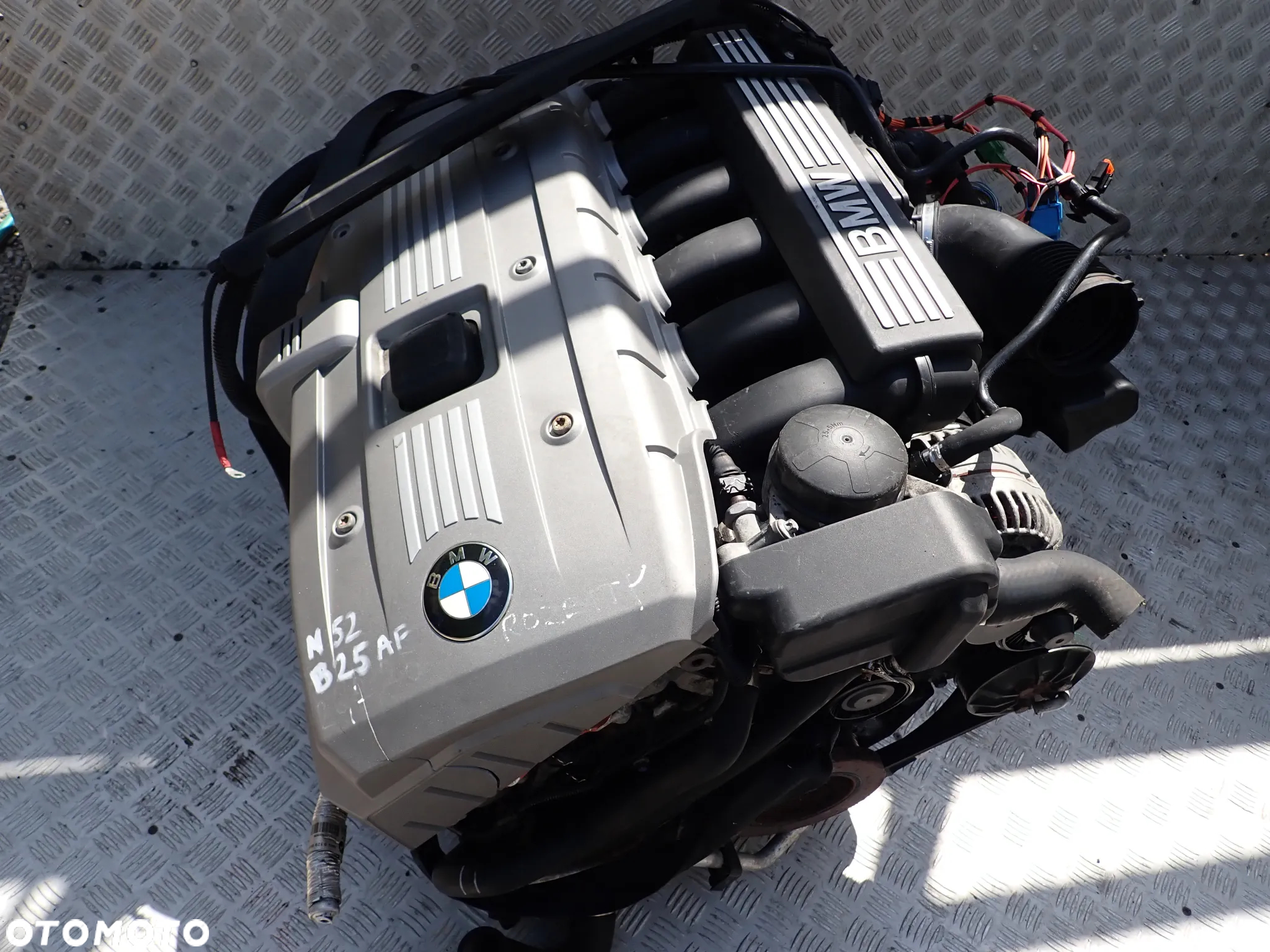 SILNIK BMW E90  N52 B25AF - 2