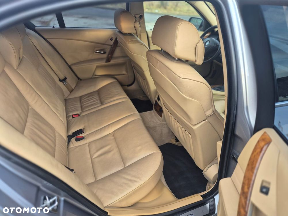 BMW Seria 5 525xi - 21