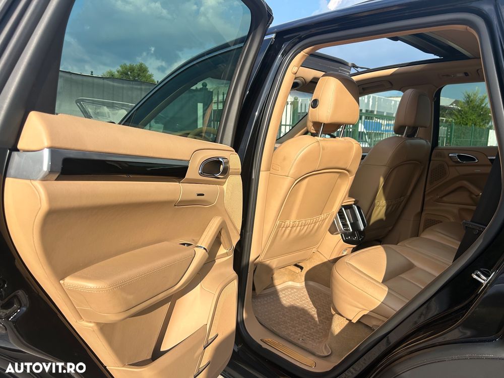 Porsche Cayenne - 16