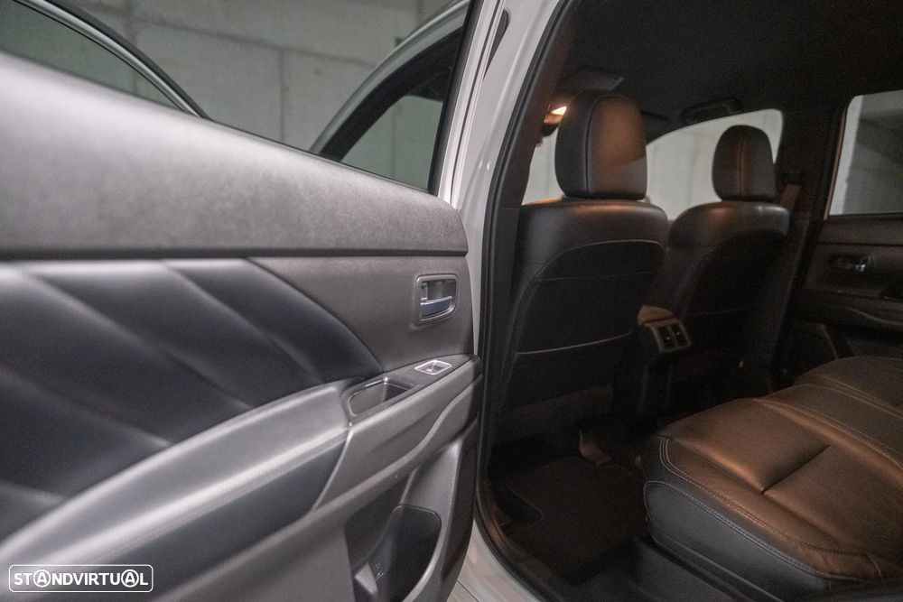 Mitsubishi Outlander - 18