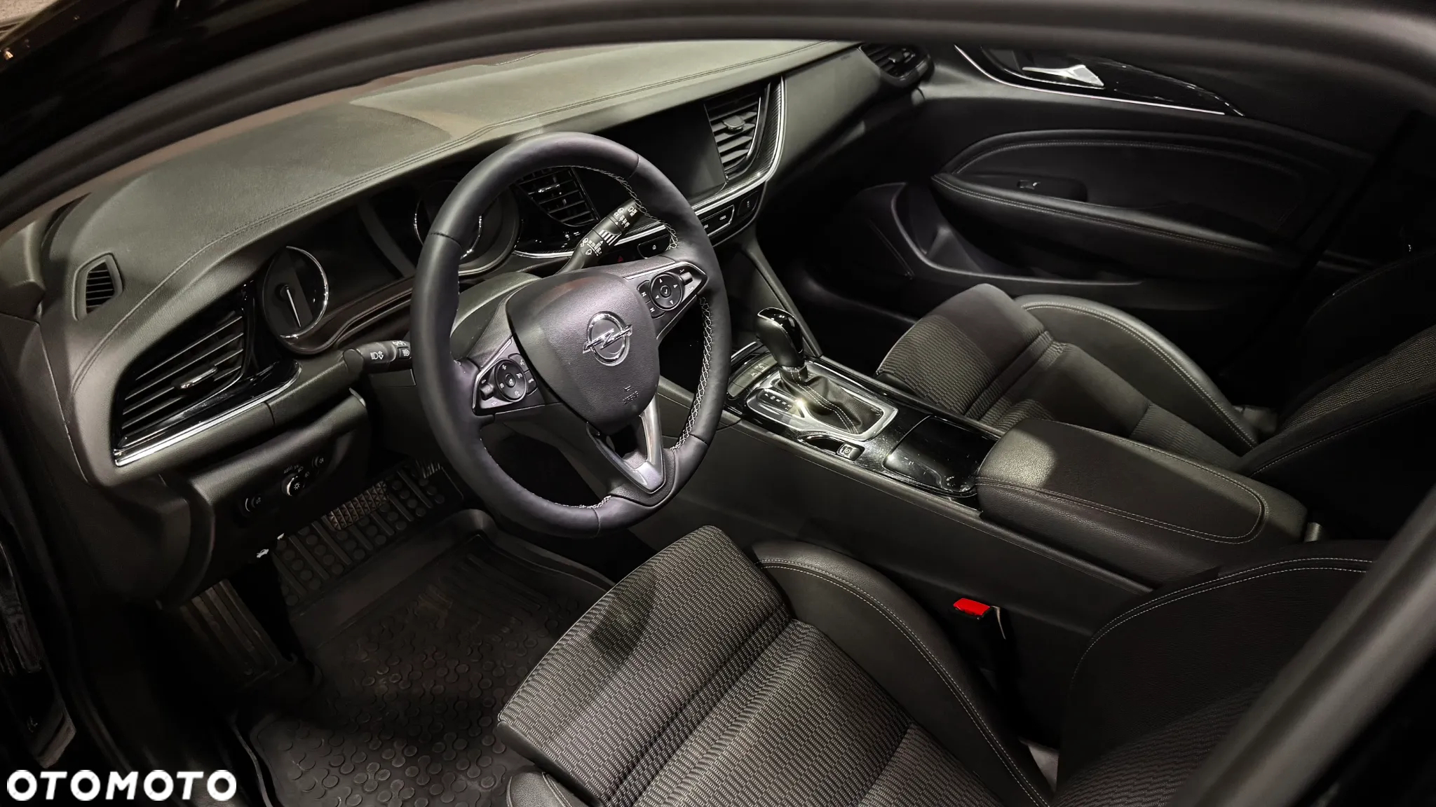 Opel Insignia - 25
