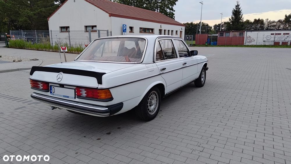 Mercedes-Benz W123 - 2