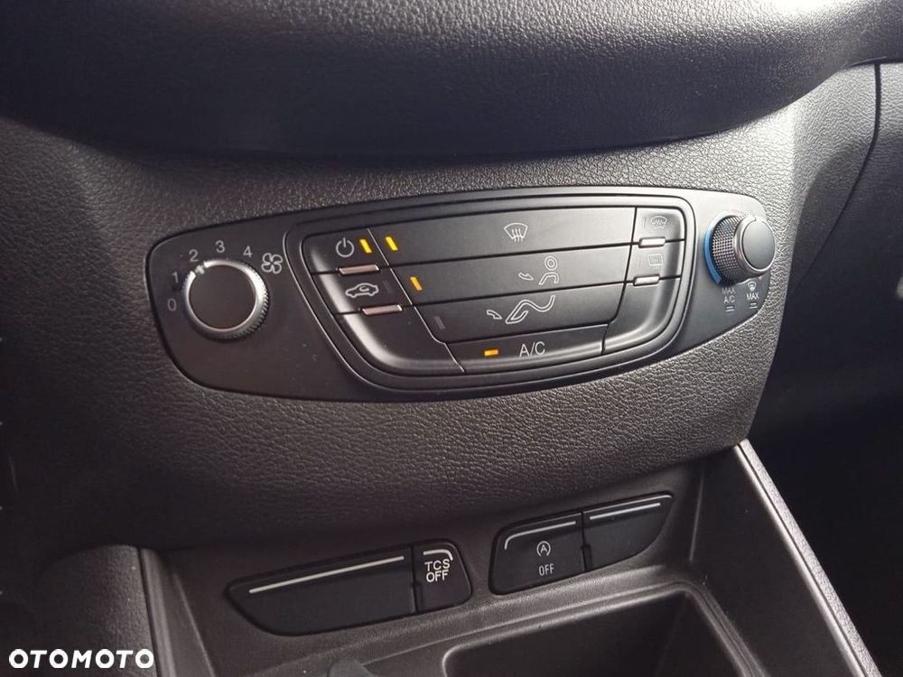 Ford Transit Courier - 19