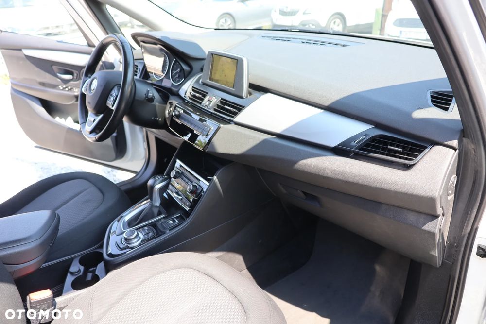 BMW Seria 2 220i - 14