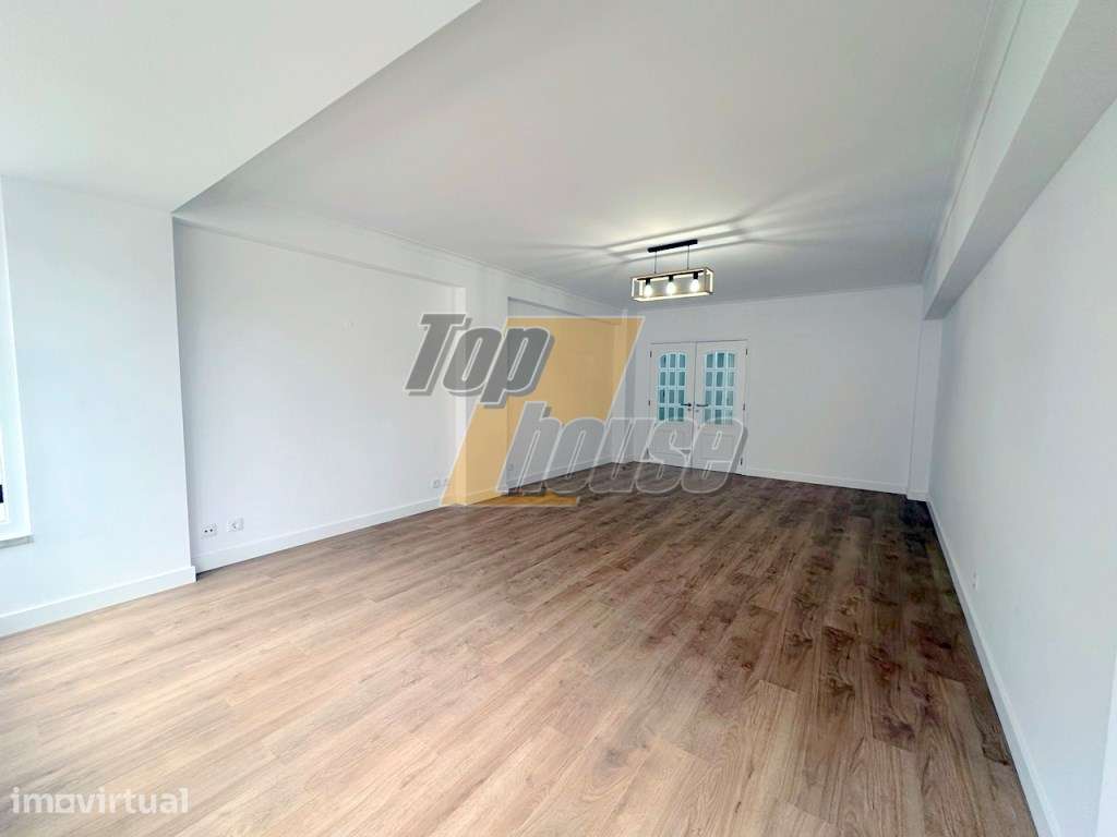 Apartamento T3 Estrada da Luz com parqueamento e arrecadação - Grande imagem: 2/26