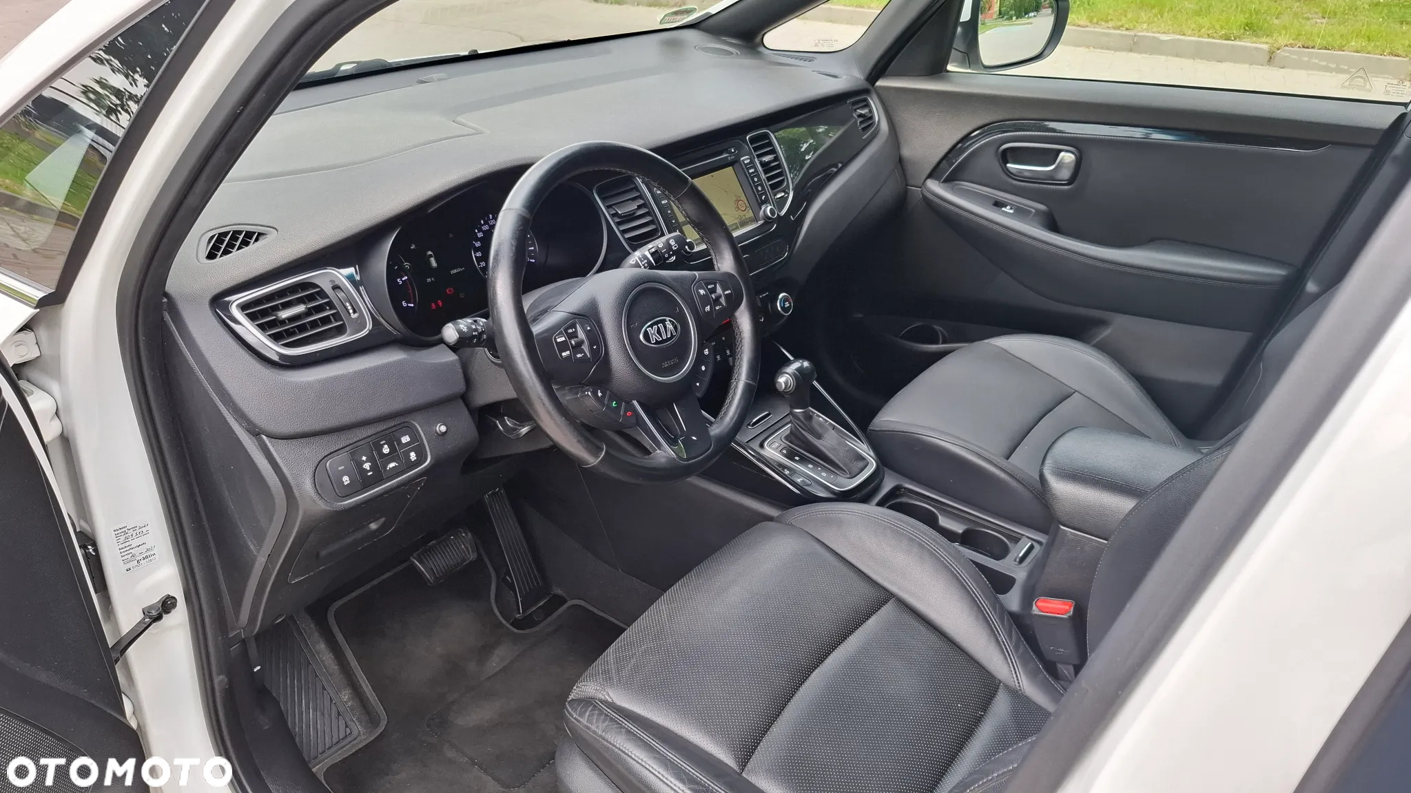 Kia Carens 1.7 CRDi Business Line 7os 7DCT - 8