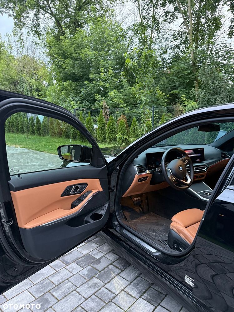 BMW Seria 3 330i xDrive - 11