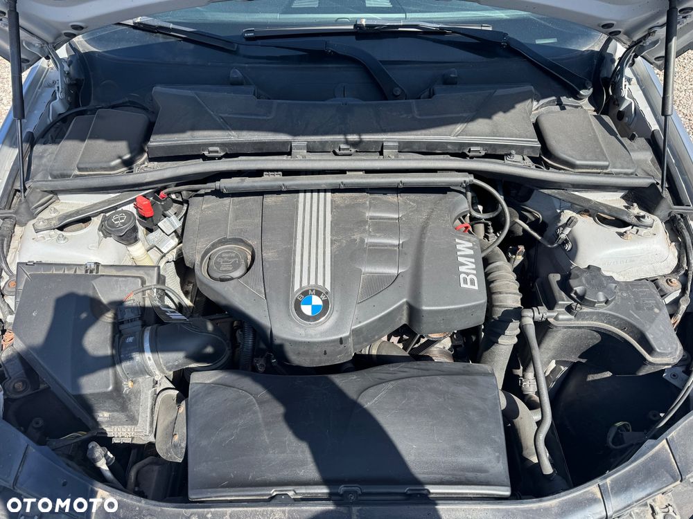 BMW Seria 3 318d DPF Edition Sport - 17