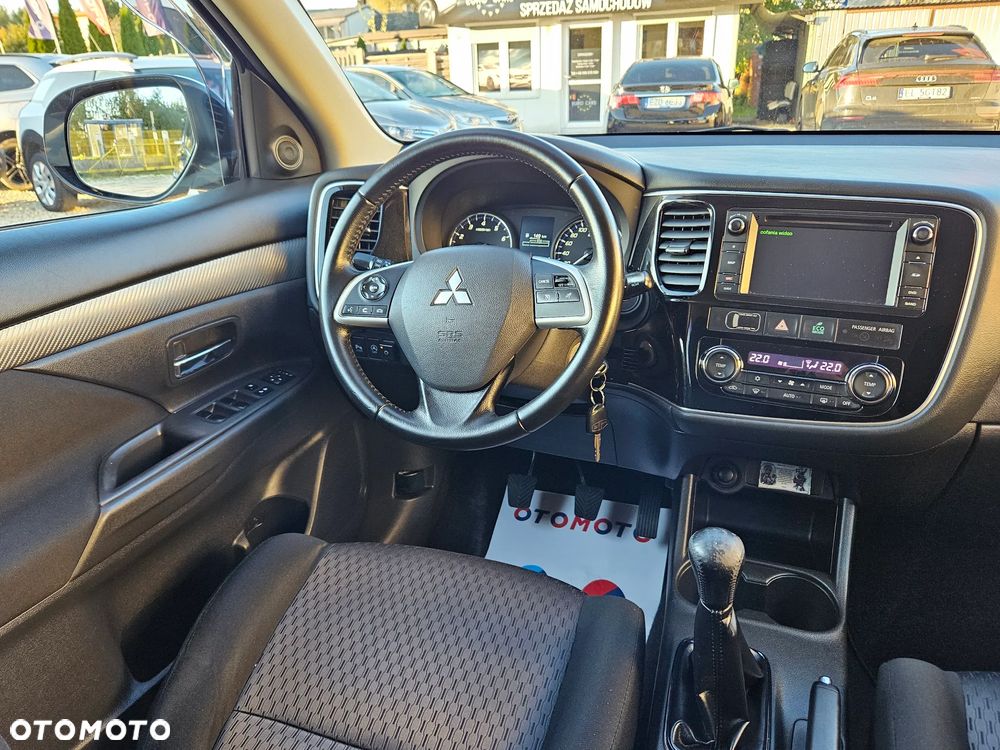 Mitsubishi Outlander 2.0 Invite + 2WD - 22