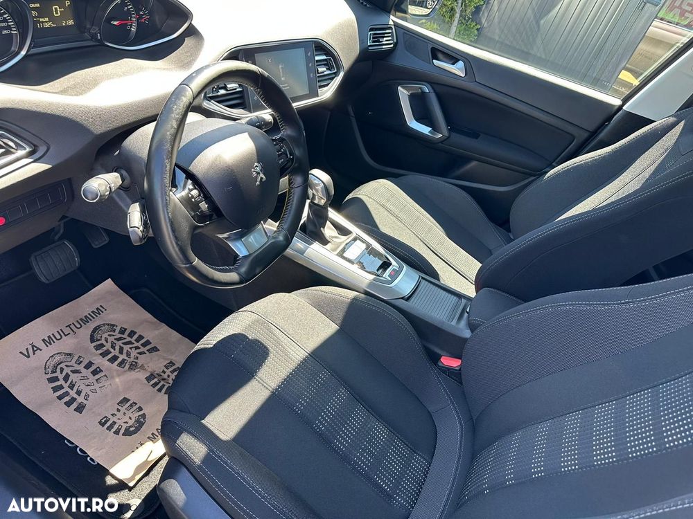 Peugeot 308 - 8