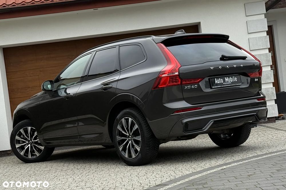Volvo XC 60 B4 D Plus Dark - 3