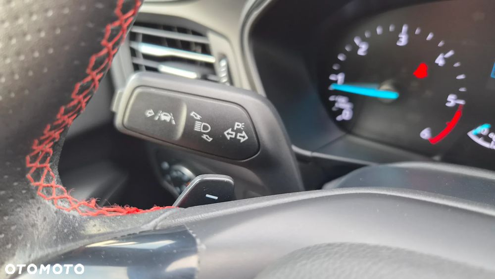 Ford Focus 2.0 TDCi ST-Line Red ASS PowerShift - 19