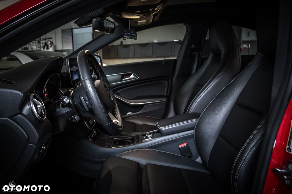 Mercedes-Benz CLA 250 4Matic 7G-DCT AMG Line - 7