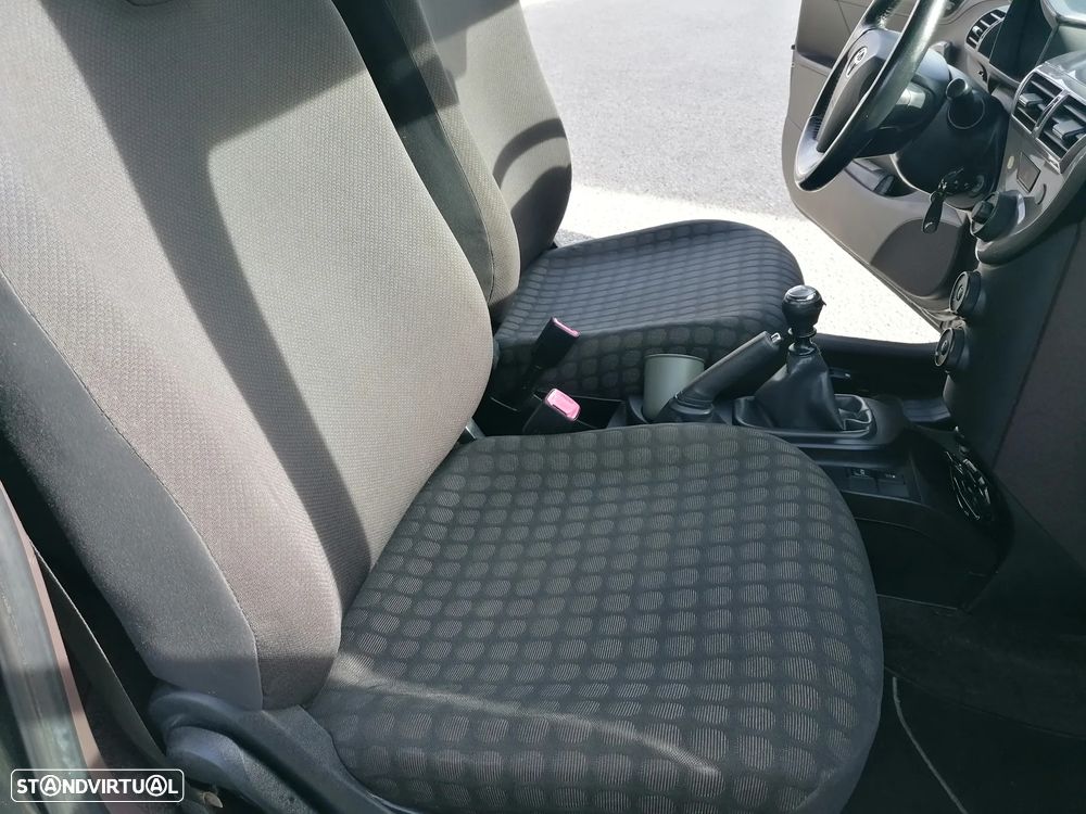 Toyota iQ 1.0 VVT-i Essential+AC - 12