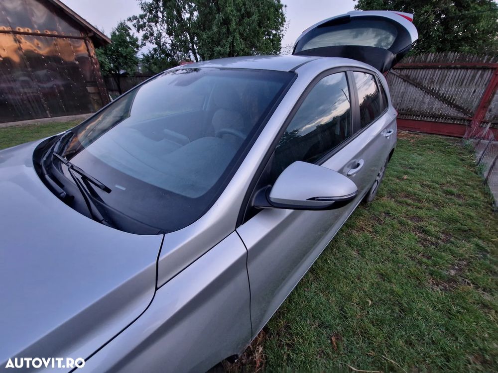 Hyundai i30 1.4 100CP 5DR M/T Highway - 10