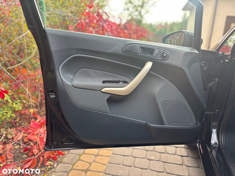 Ford Fiesta 1.4 Ghia - 16