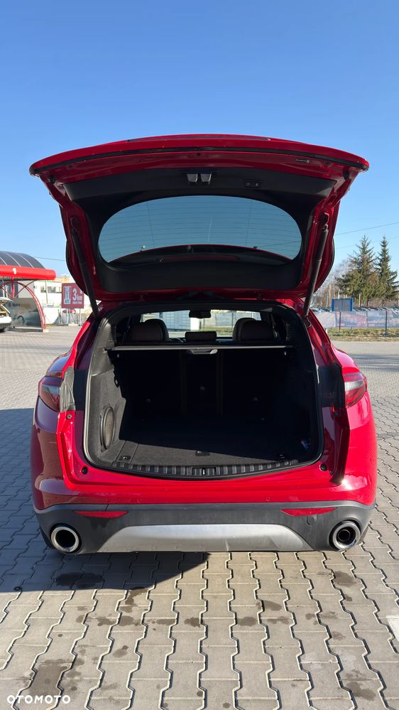 Alfa Romeo Stelvio 2.0 Turbo 16V AT8-Q4 Ti - 11