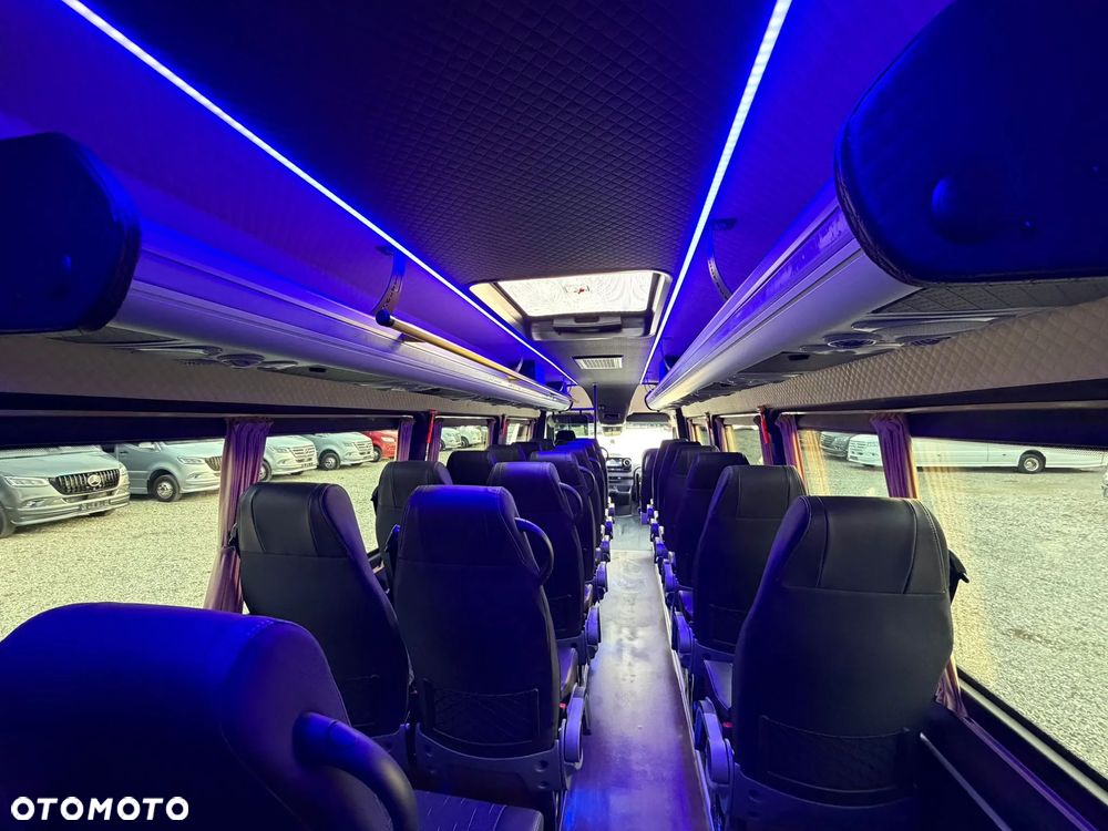 Mercedes-Benz Sprinter 519 - 38