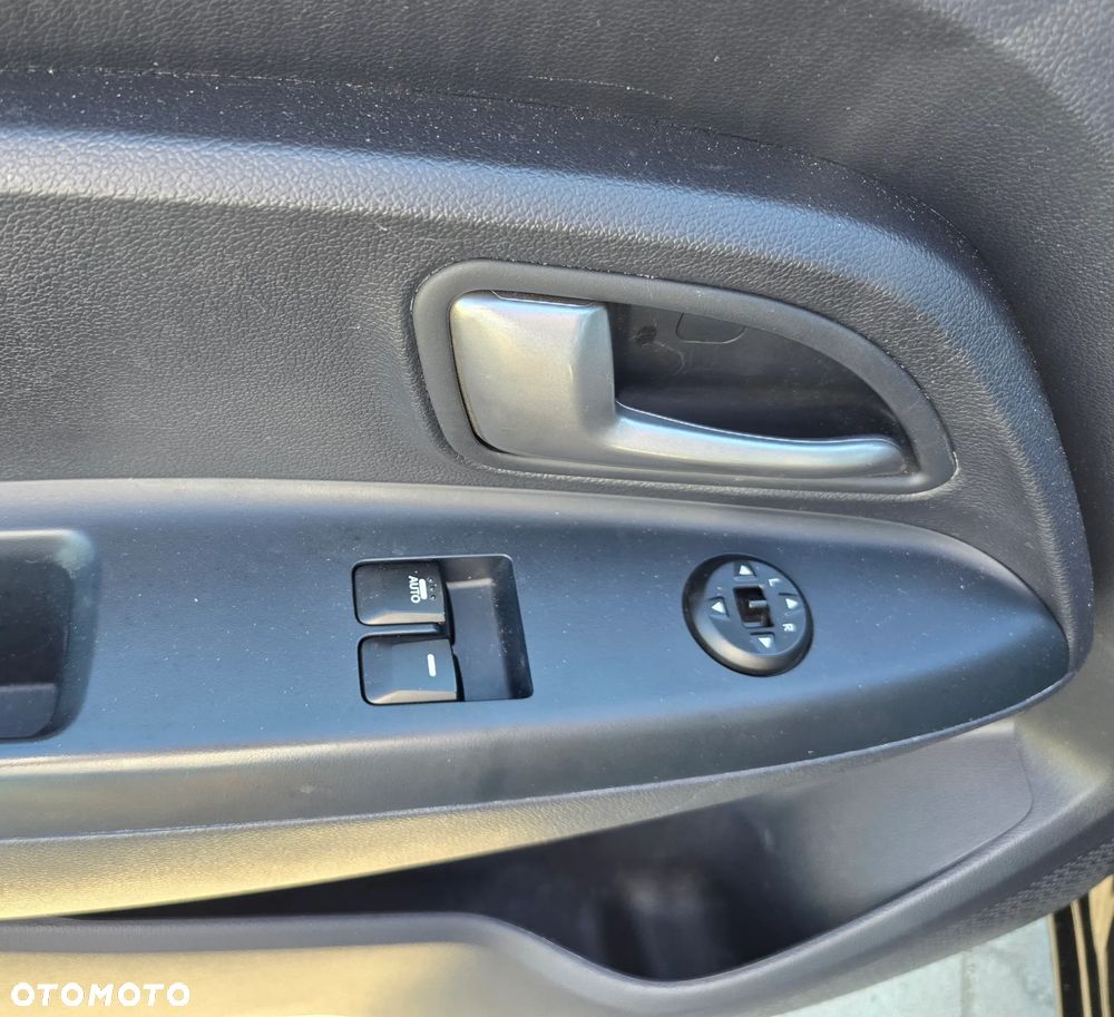 Kia Rio 1.4 L - 25