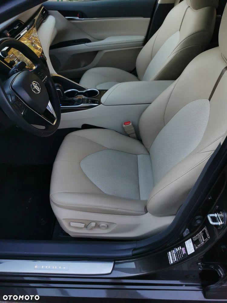 Toyota Camry - 12