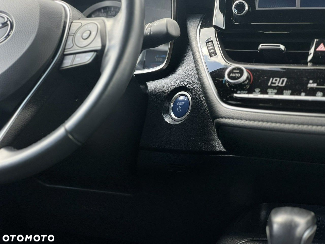 Toyota Corolla 2.0 Hybrid Comfort - 23