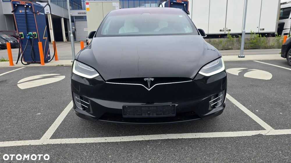 Tesla Model X - 2