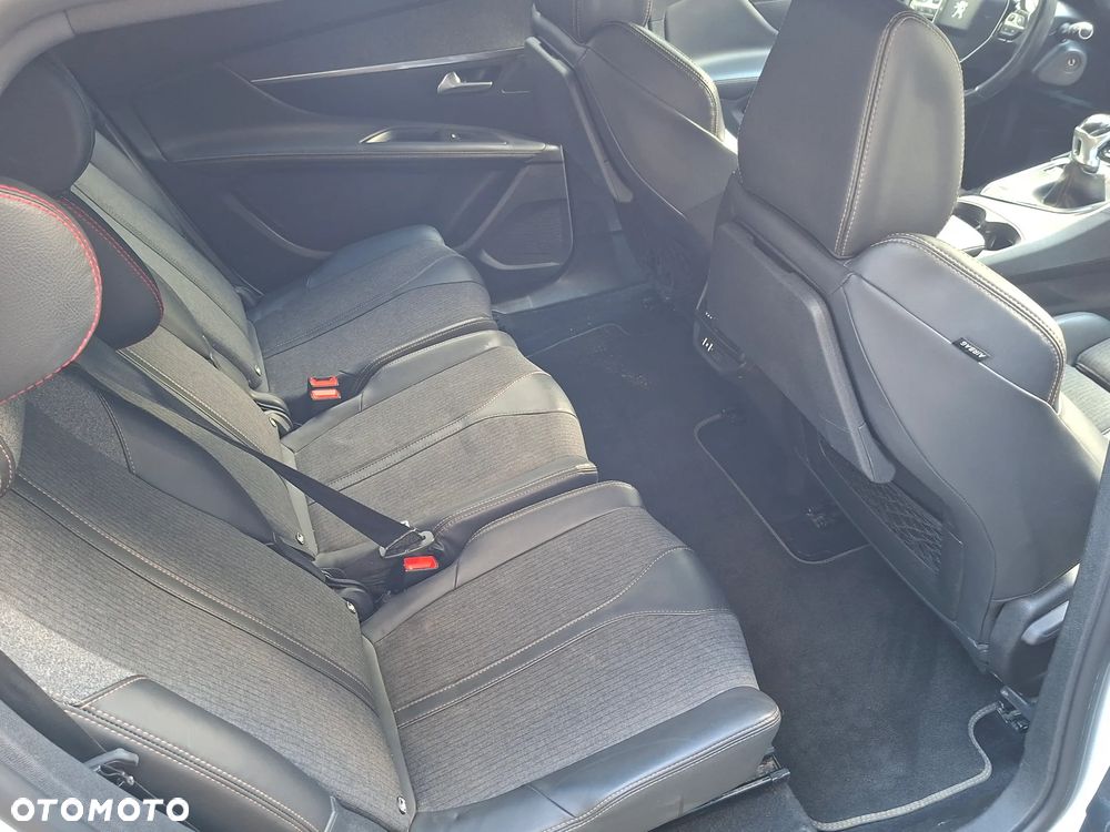 Peugeot 5008 - 8