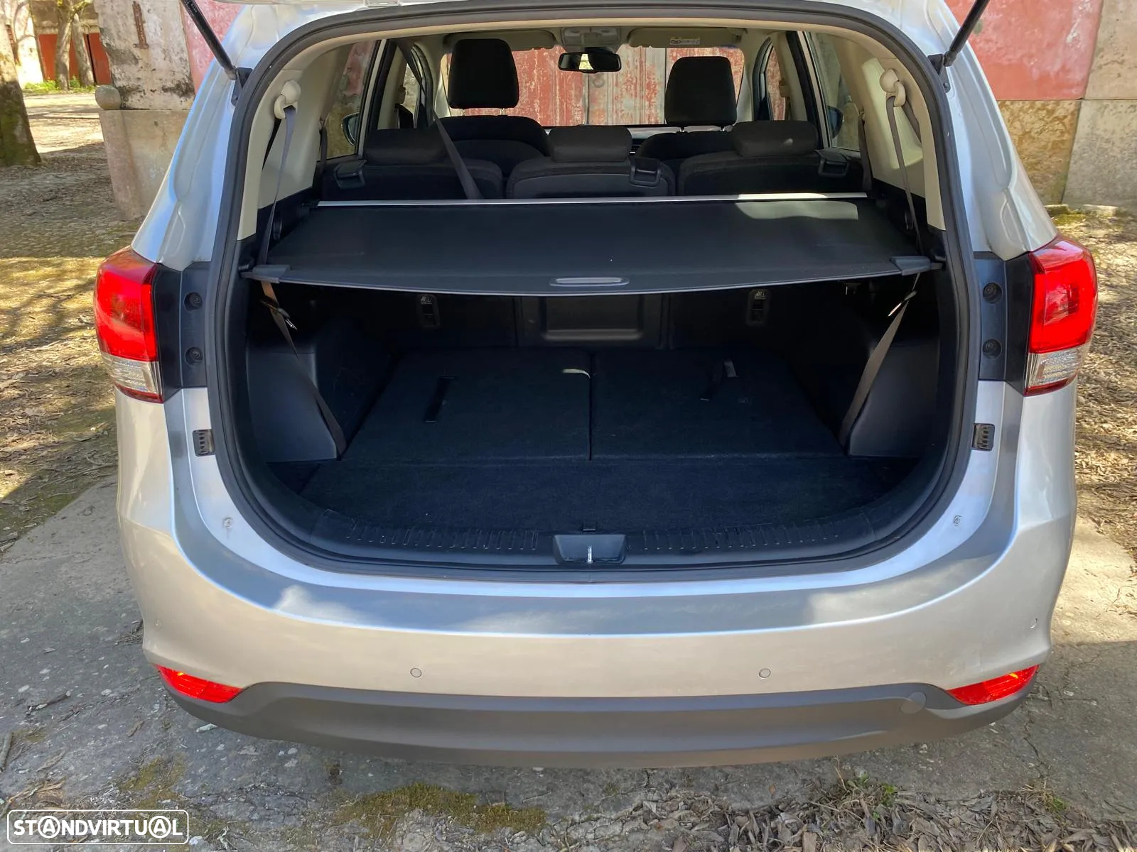 Kia Carens 1.7 CRDi ISG TX - 25
