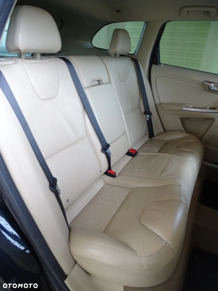 Volvo XC 60 D4 Momentum - 10