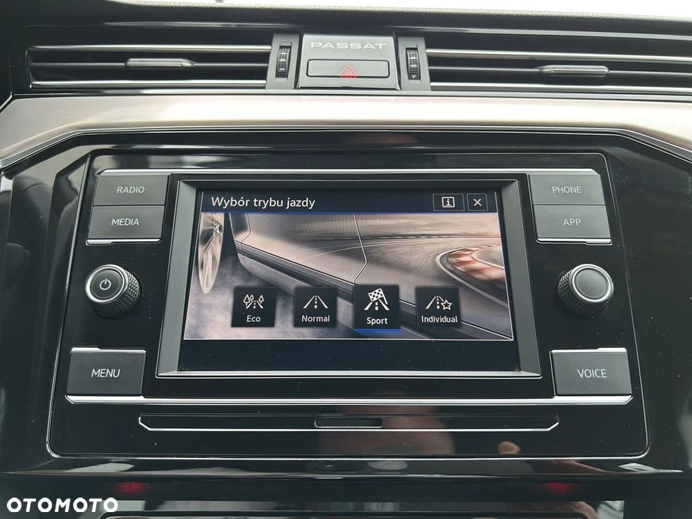 Volkswagen Passat Variant 2.0 TDI Elegance DSG - 33