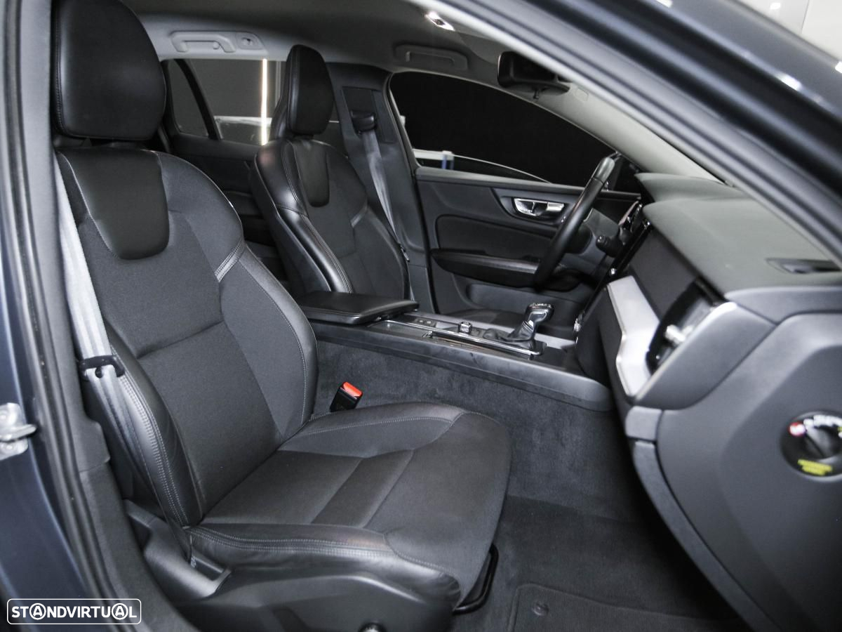 Volvo V60 2.0 D3 Momentum Geartronic - 9