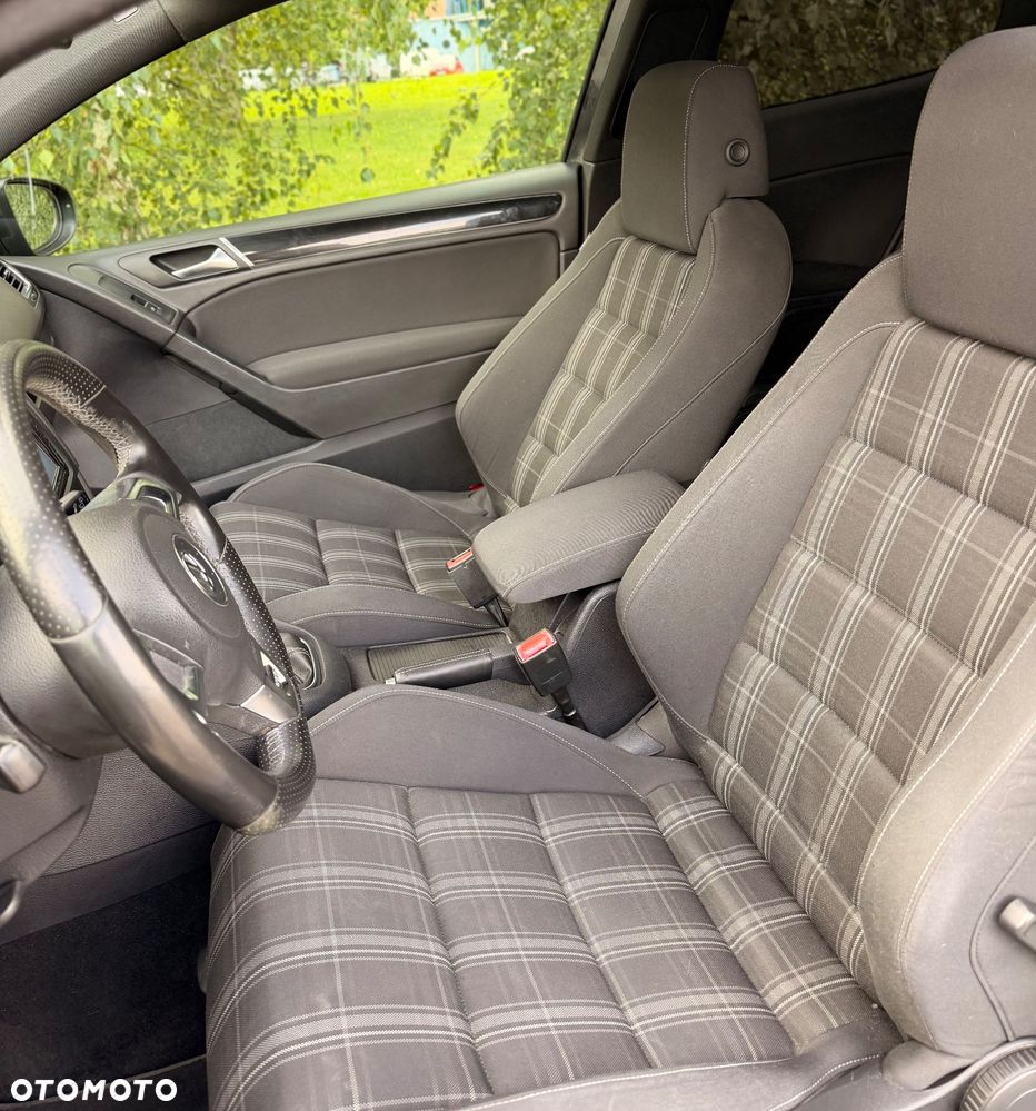 Volkswagen Golf - 10