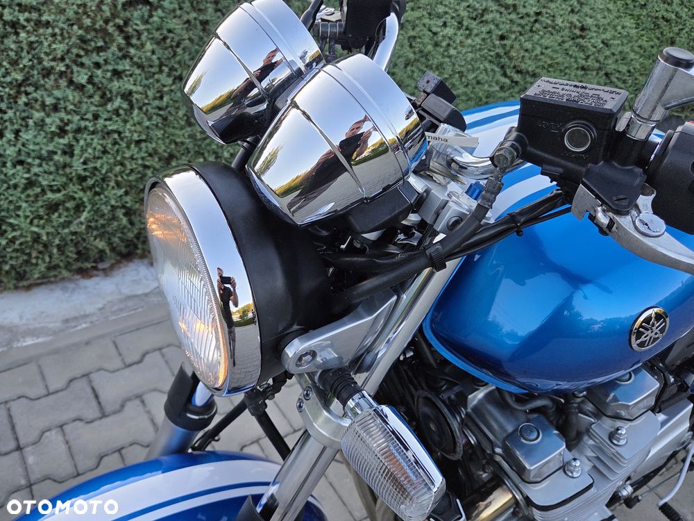 Yamaha XJR - 32